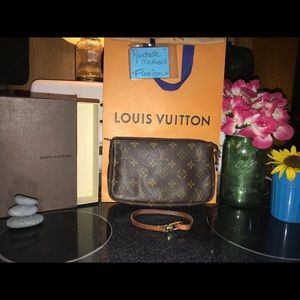 Beautiful Vin. Louis Vuitton Pouchette Crossbody